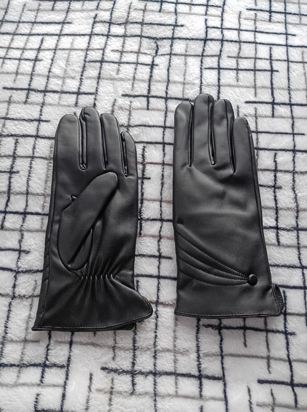 Size 8.5 Womens Faux Leather Winter Gloves -NO FLAWS